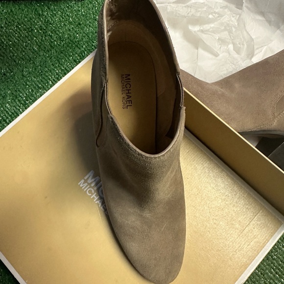 Michael kors women’s boots - Picture 2 of 4